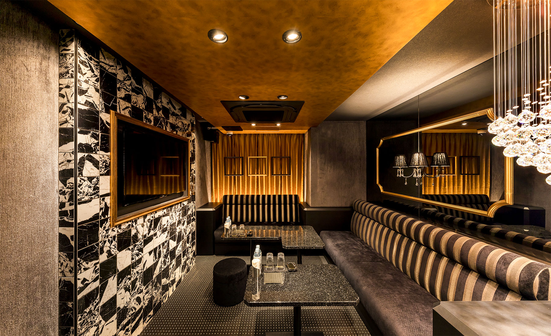 Black VIP room at Ginza Club Passtone
